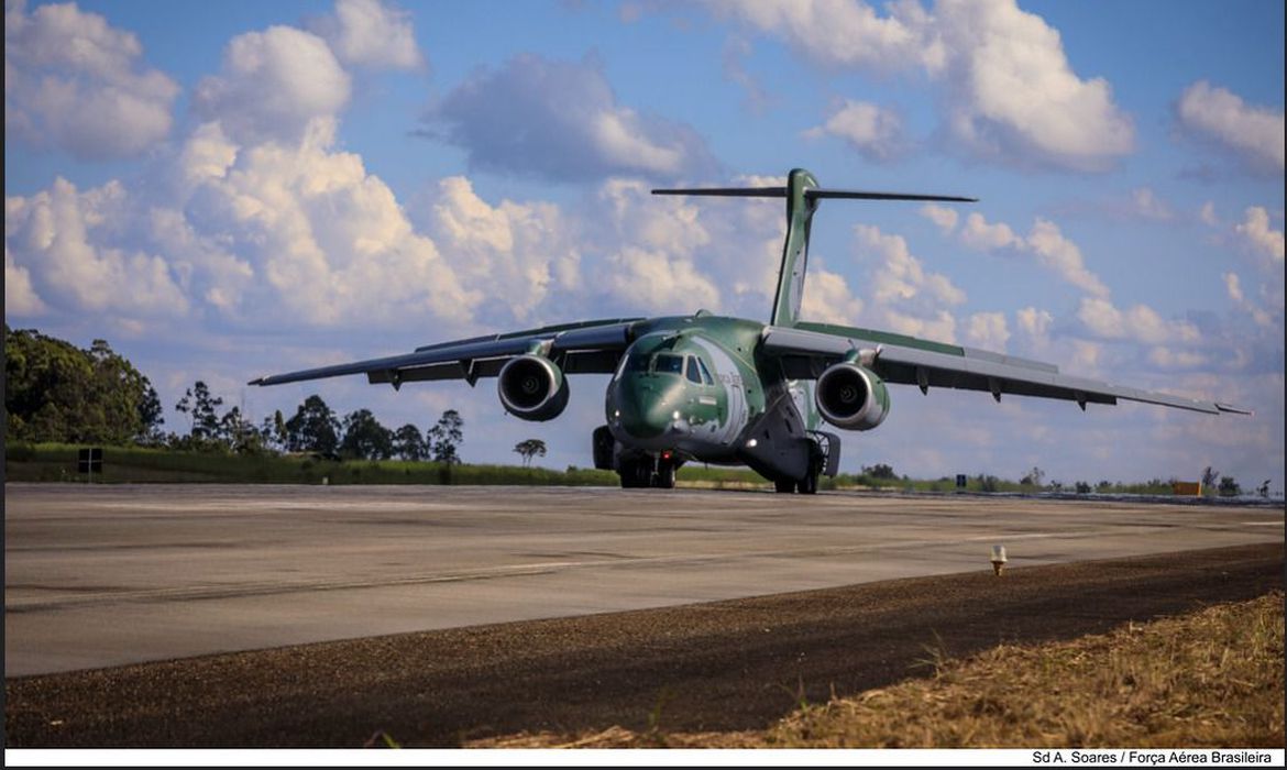 Chega a Brasília primeiro avião trazendo brasileiros de Israel