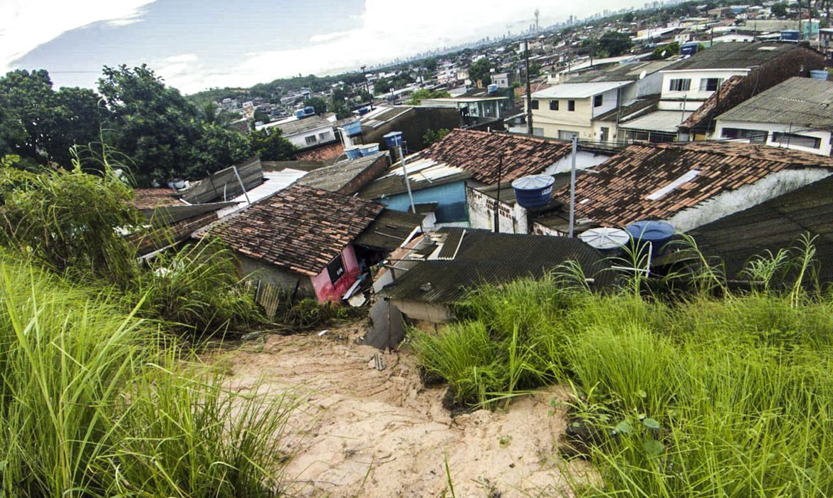 Governo de Pernambuco atualiza para 56 número de mortos no estado